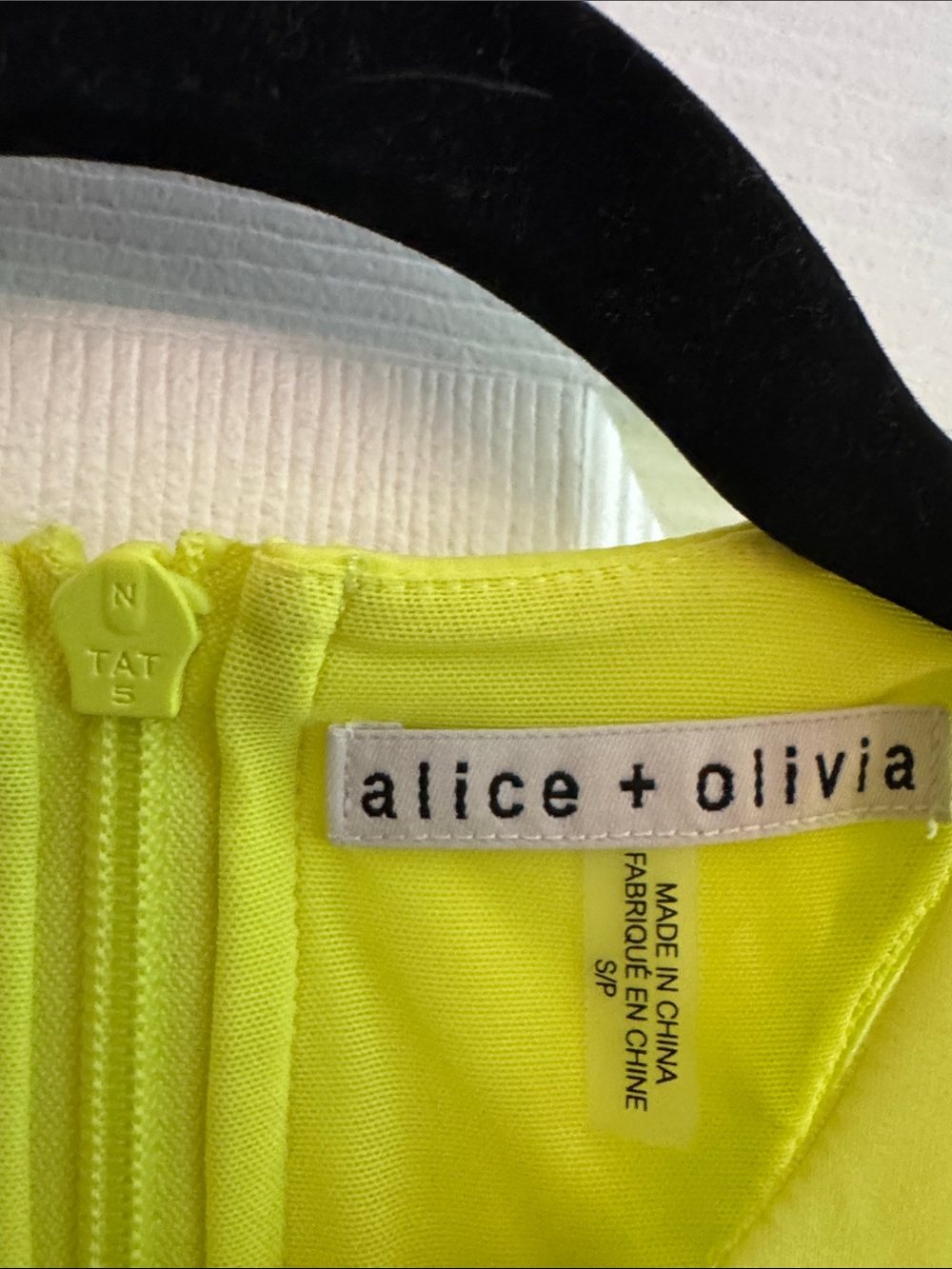 ALICE AND OLIVIA Floria Cutout Crop Tank Neon Keylime Athletic Workout Top Small - Picture 6 of 8